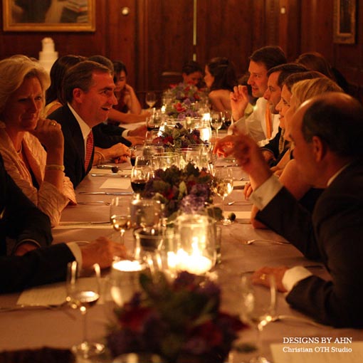 Торжественный ужин. Ужин в ресторане. Деловой ужин. Деловой прием. Банкет за столом.